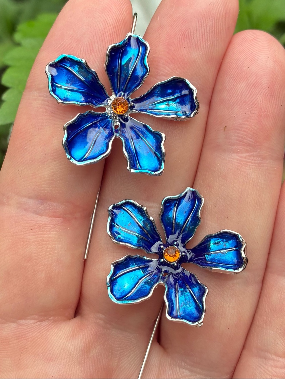 🌀 Vivid Blue Flower Earrings Silver-Tone with Amber Center
